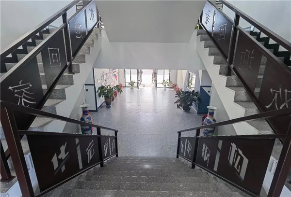 维多利亚老品牌vic(集团)官方网站